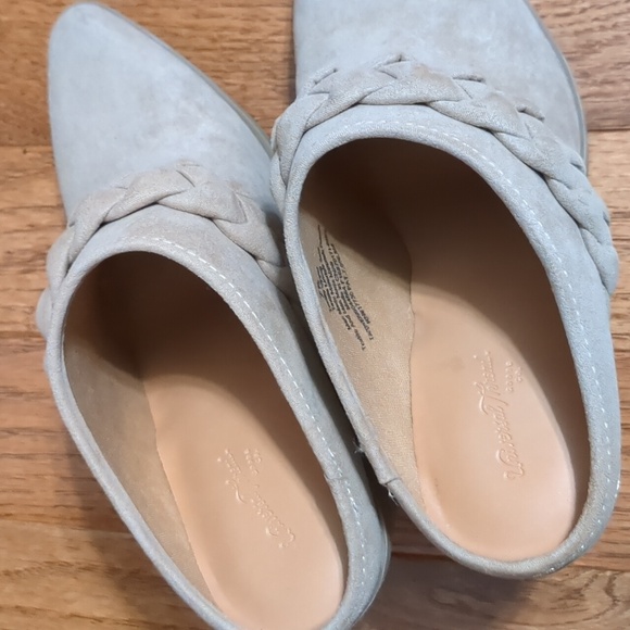 Universal Thread Booties - Picture 2 of 7